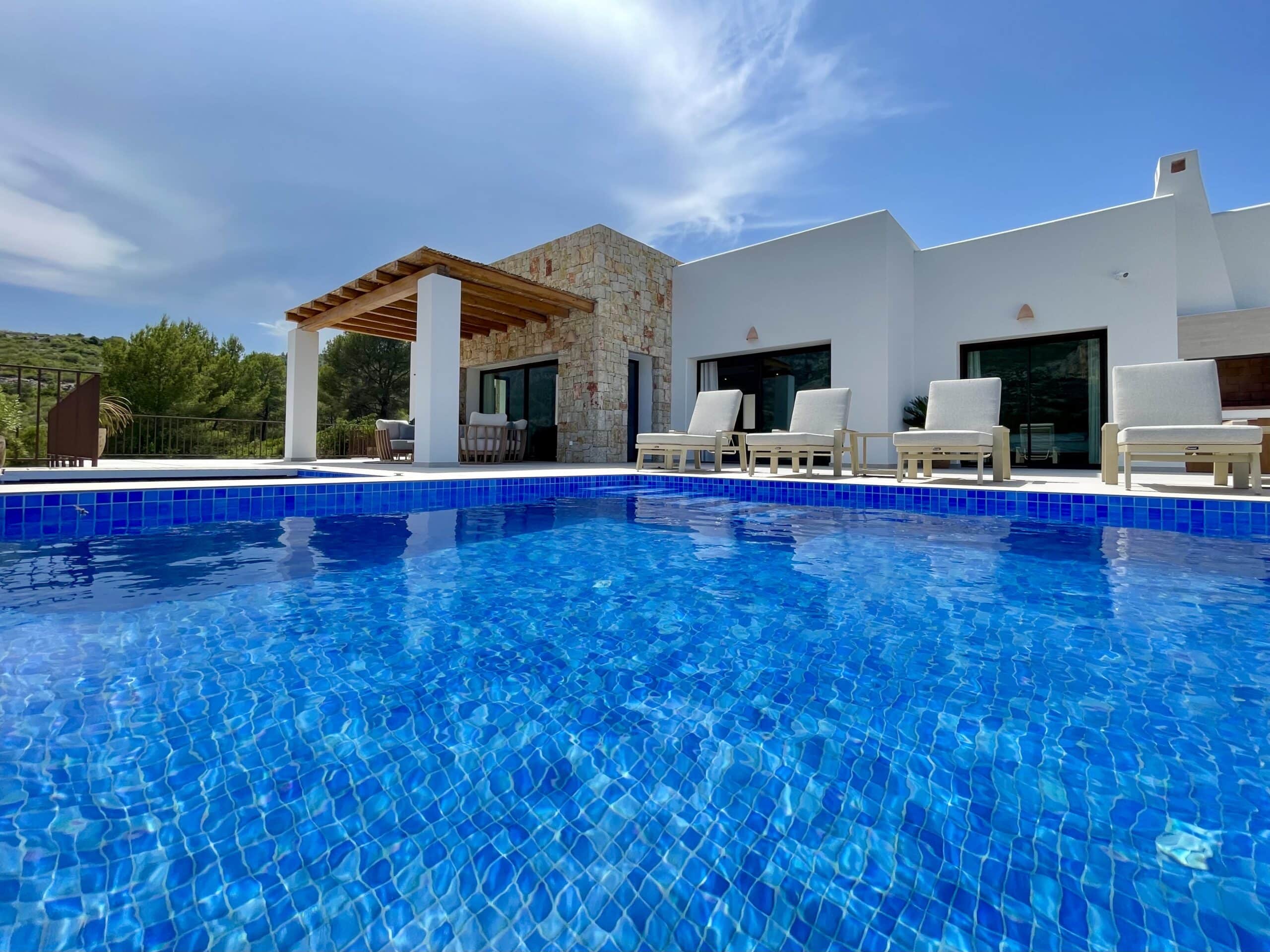 Alquiler villa con piscina